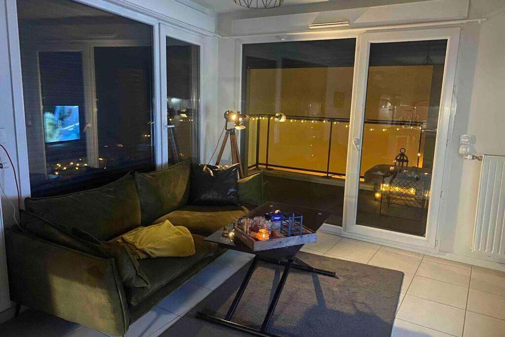 Meyzieu : Superbe Appartement Tres Cosy. Мезье Экстерьер фото